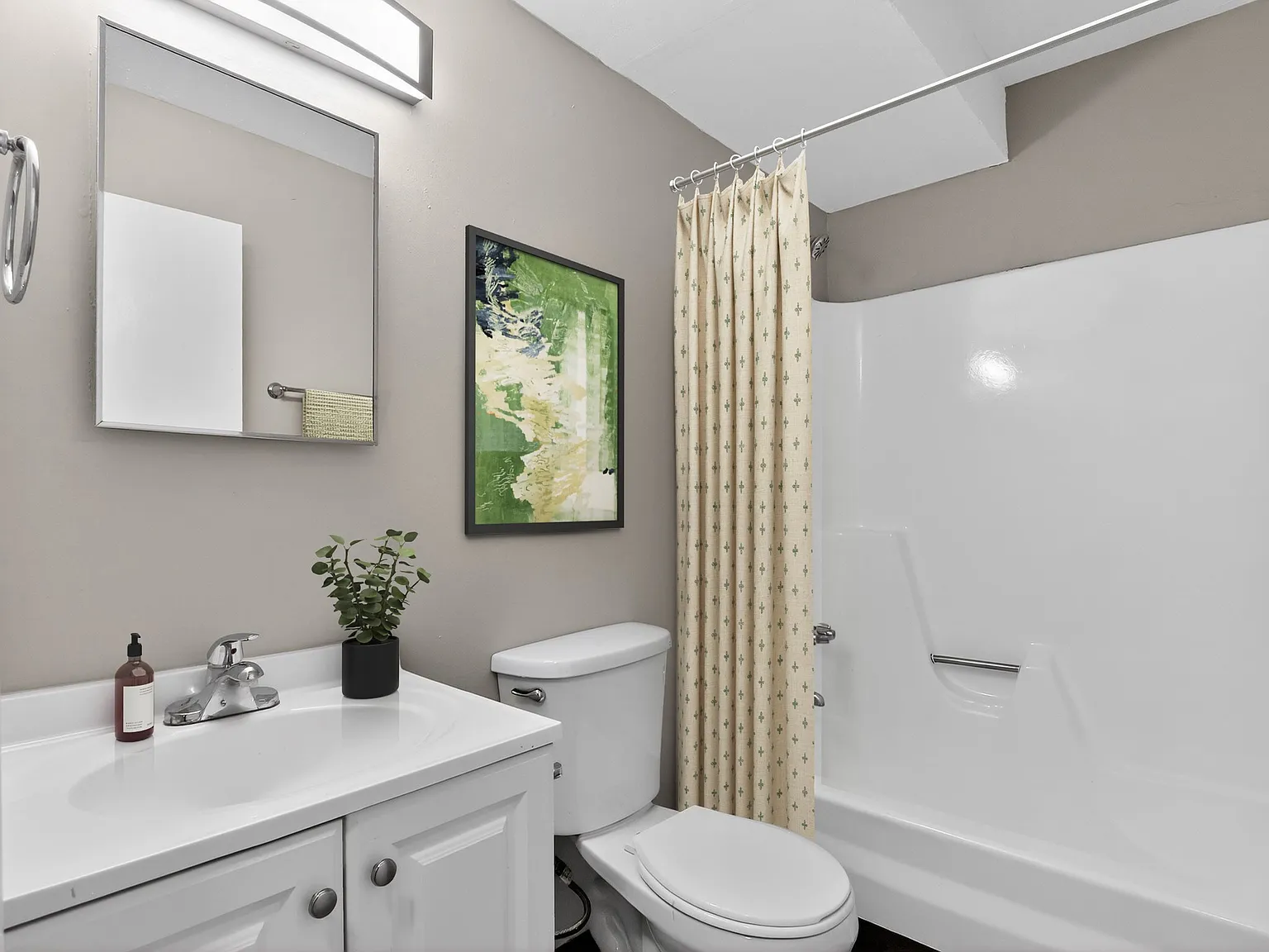 The Flats at Talcott, an Eagle Rock Community — Photo 4