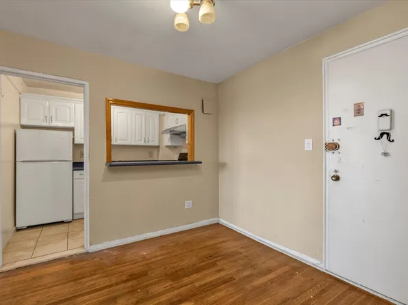 134-54 Maple Avenue image 6 of 15