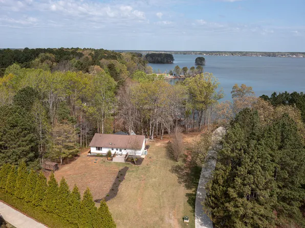 109 Holt Cir, Littleton, NC 27850