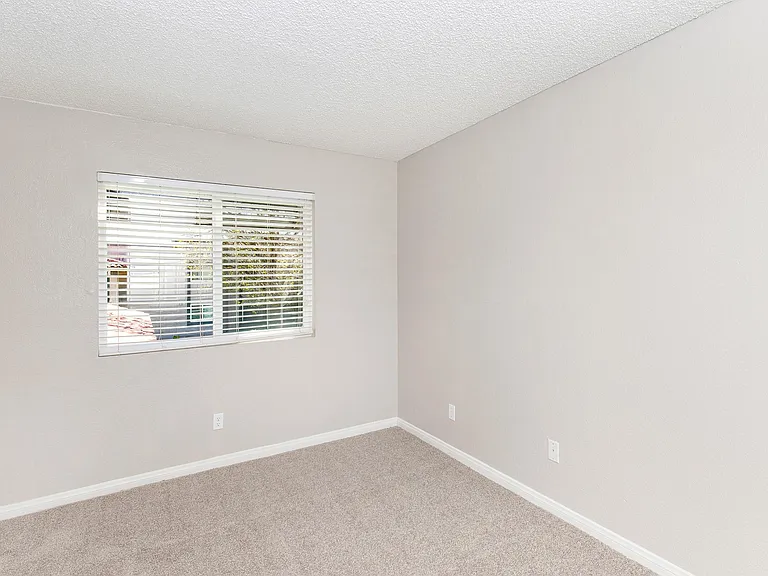 Hidden Falls Apartments — Photo 23