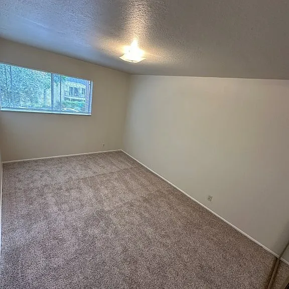 586 Berry Ave #5 — Photo 10
