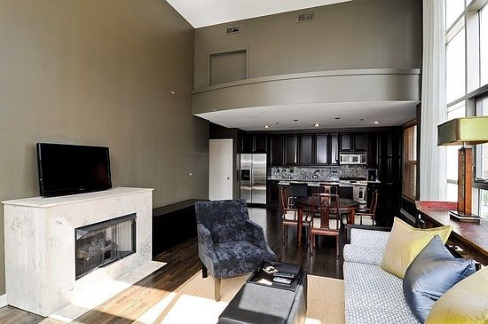 5th image of 150 W Superior St APT 504