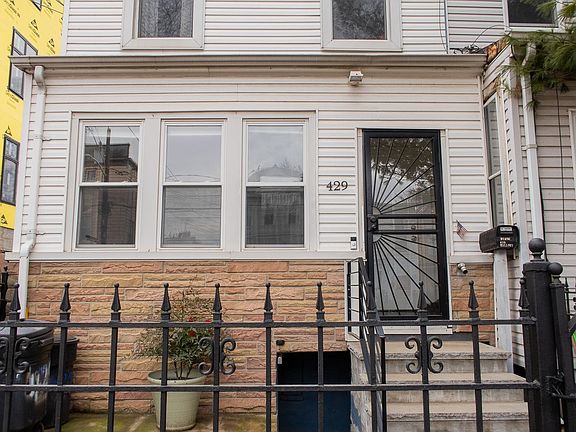 2nd image of 429 Mallory Ave