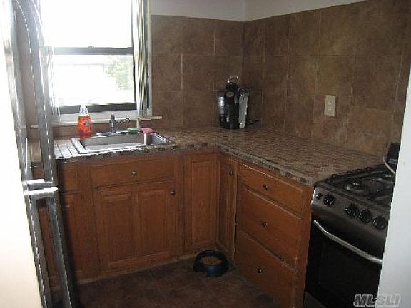 4th image of 79 Bailey Ct