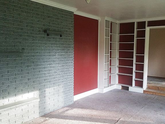 3rd image of 804 Tower Dr