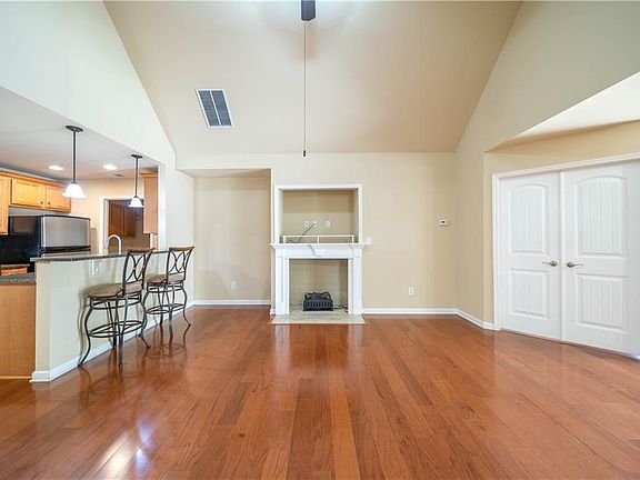5th image of 18 Mary Ln NE