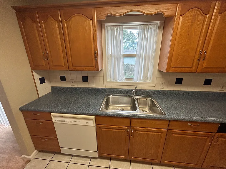 2066 Chestnut St — Photo 7