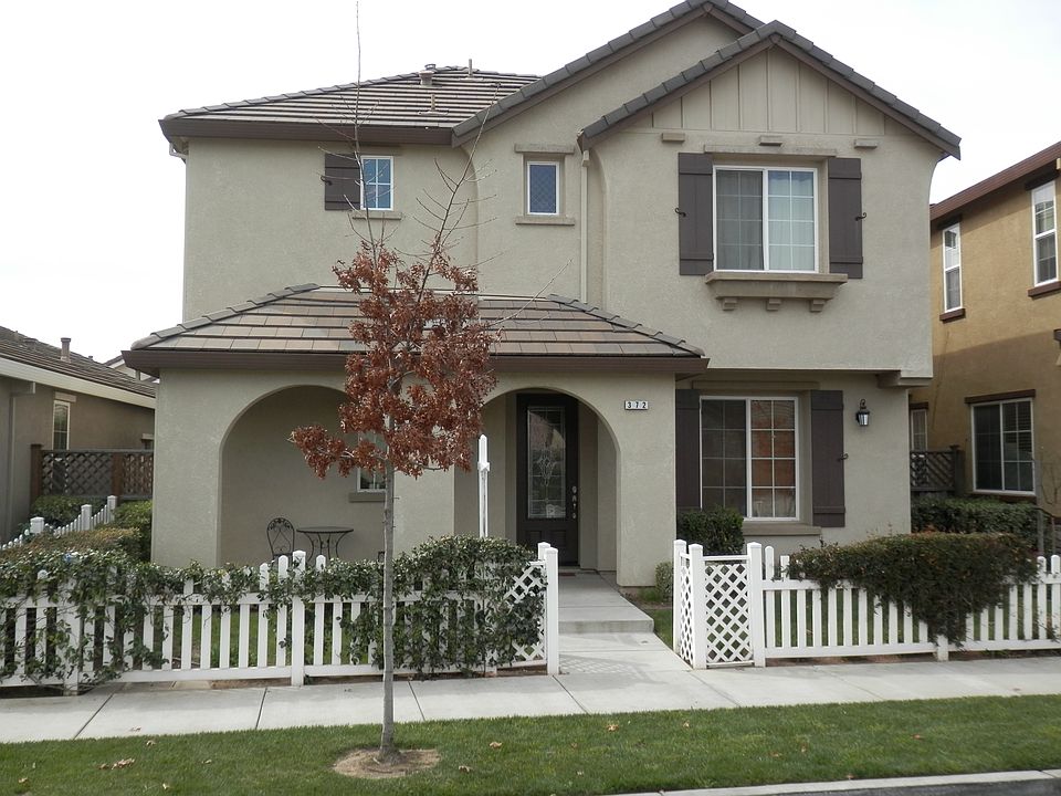 2nd image of 372 Applegate Dr