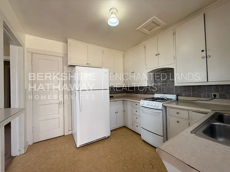 812 Badger St #600 — Photo 6