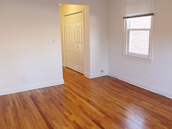 5th image of 51 1/2 Carpenter Ave APT B
