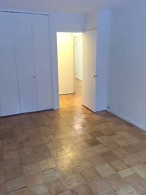 Rented by Carlyle Property Management | media 25