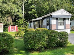 21 Pacemaker Ave, Norwich, CT 06360