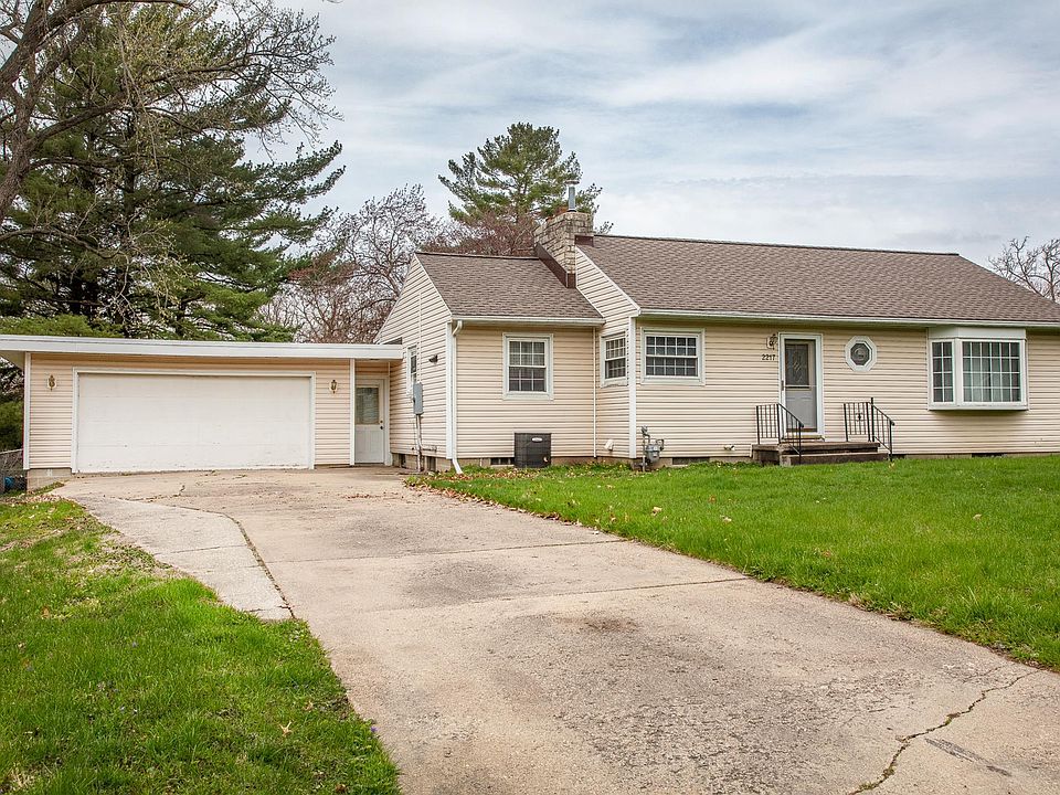 2217 Rownd St, Cedar Falls, IA 50613 Zillow