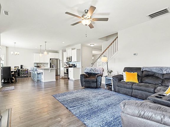 5th image of 233 Pond Mountain Dr