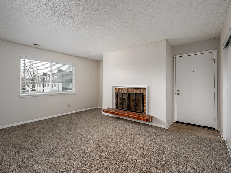 Riverside Heights Apartments — Photo 11