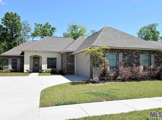 11382 Oak Run Dr, Geismar, LA 70734