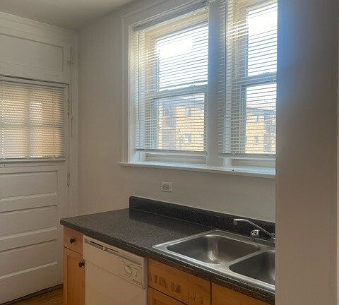 4th image of 2232-48 W Farwell Ave #17012348