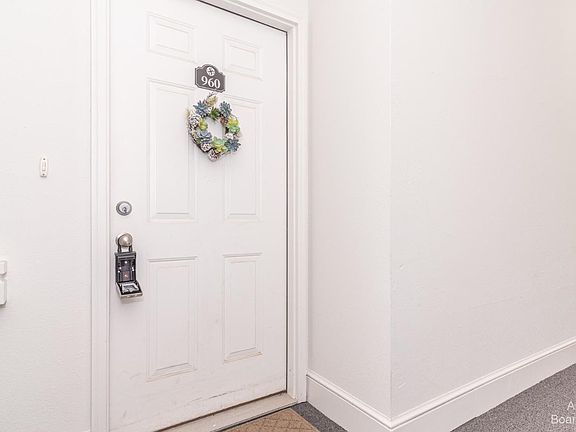 4th image of 960 W Summerfield Glen Cir