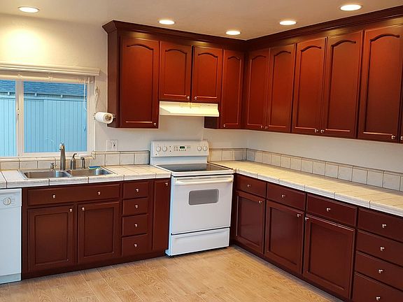 5th image of 342 Brockenhurst Dr