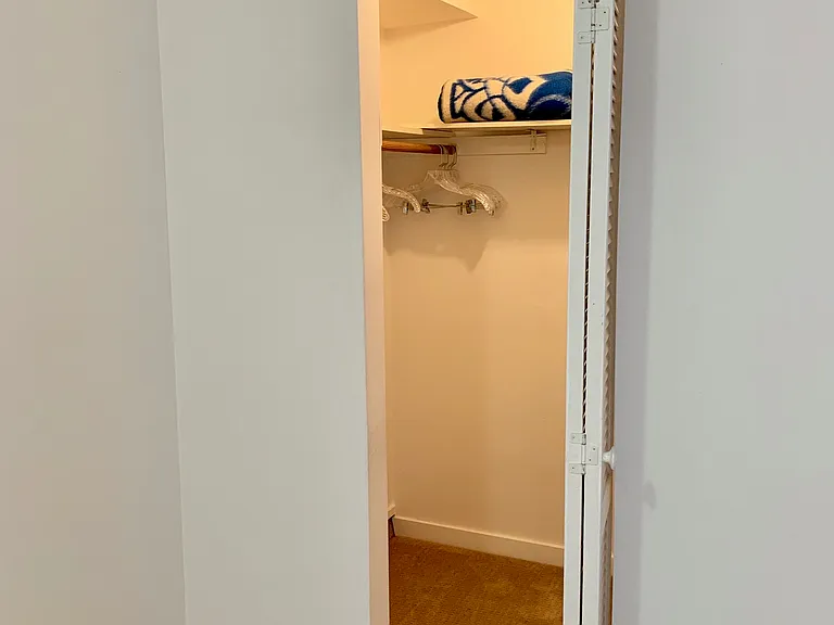 601 Myra Way — Photo 2