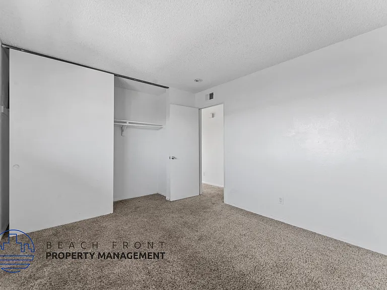 9842 Hamilton Ave. — Photo 22
