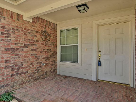 5th image of 20007 Sterling Meadow Ct