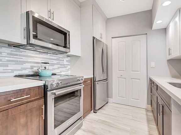 5th image of 3020 NE 32nd Avenue #618