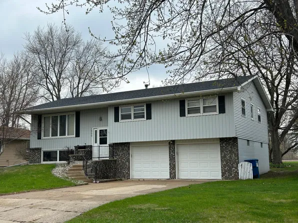 1909 12th St E, Glencoe, MN 55336