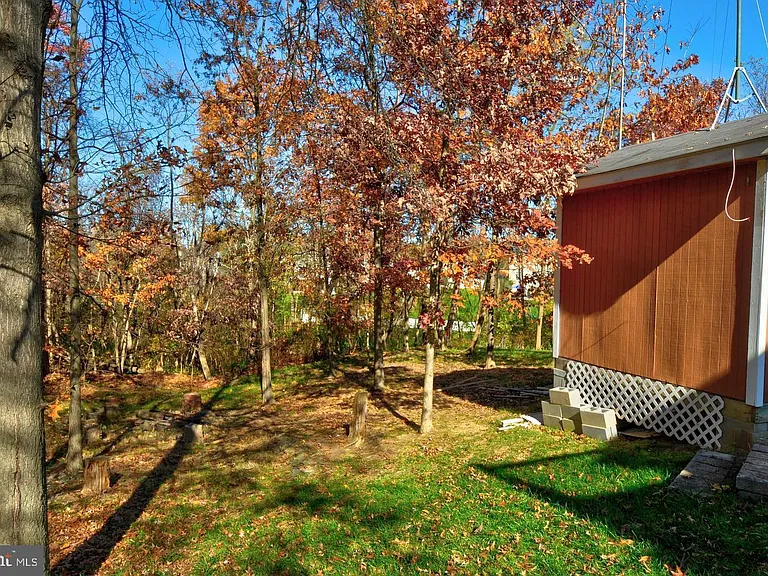 121 Deer Hill Ct — Photo 3