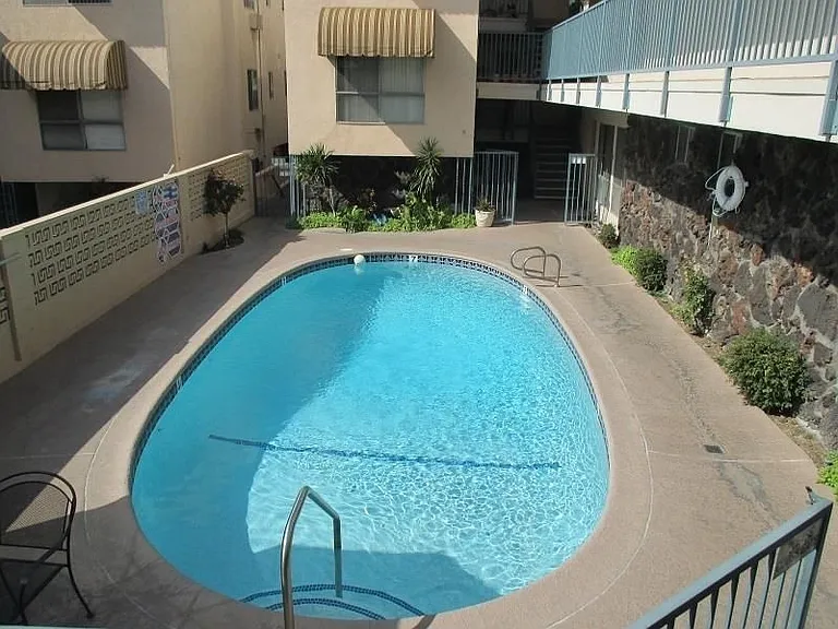 615 E Providencia Ave #C — Photo 2