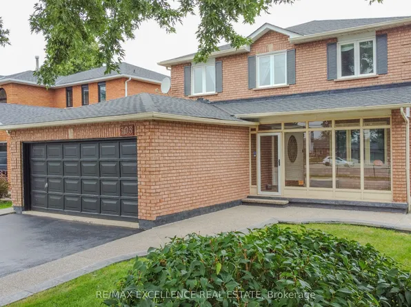 303 Hickory Cir, Oakville, ON L6H 4V3