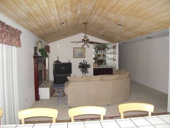 5th image of 927 Landavo Dr