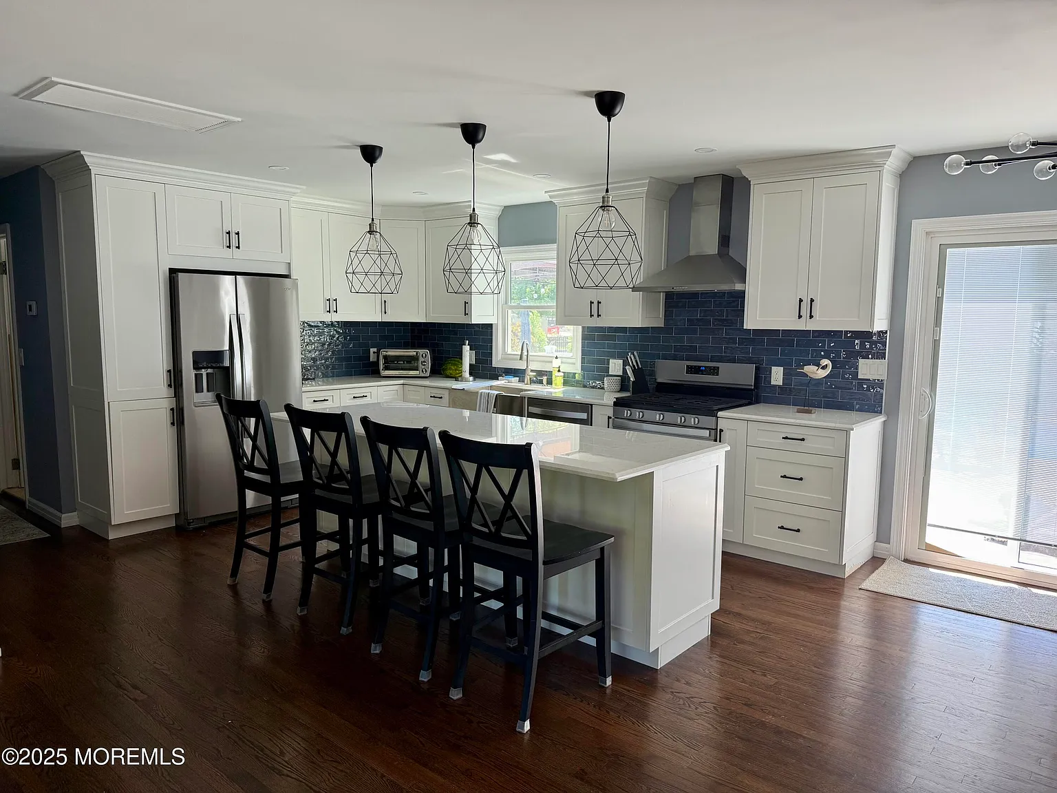 3 bed, 1.5 bath, 1485 sqft, $3,900 — Photo 3