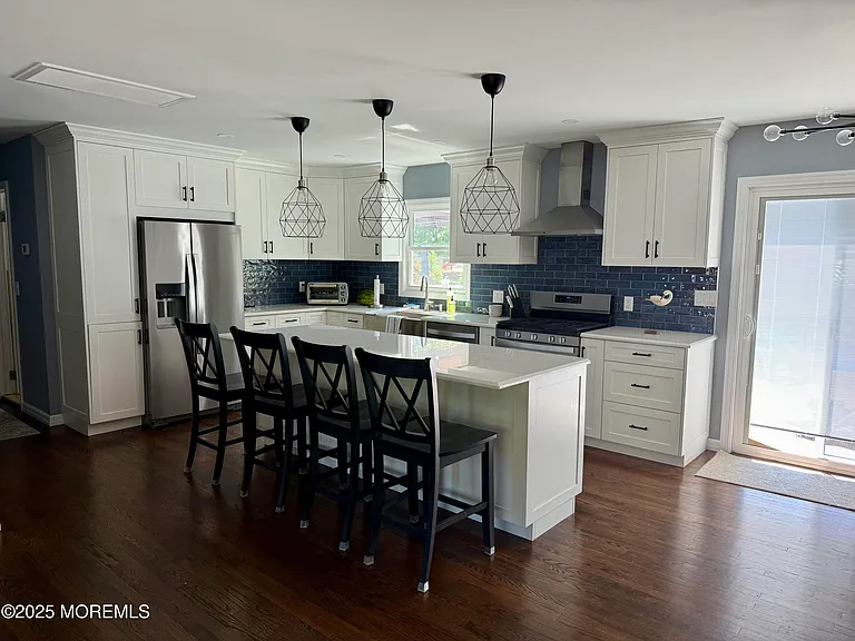 484 Branchport Ave — Photo 3