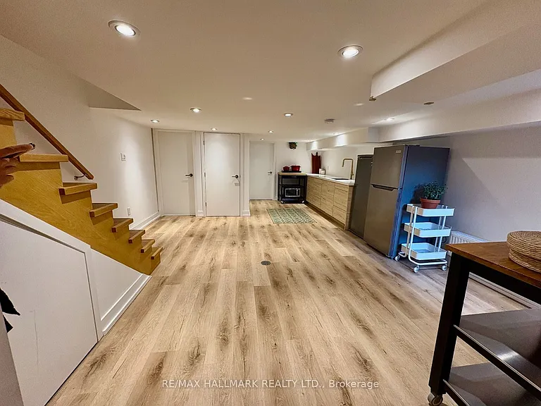 62 Palmerston Ave #LOWER — Photo 8