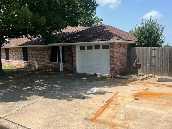 281 N Laramie Cir, Pilot Point, TX 76258