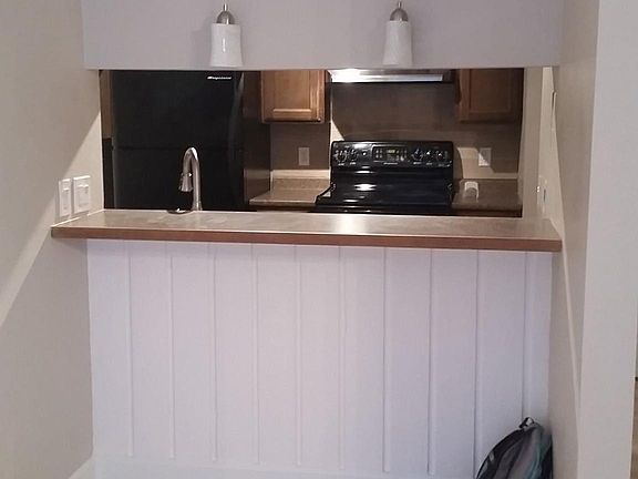 Kitchen bar area