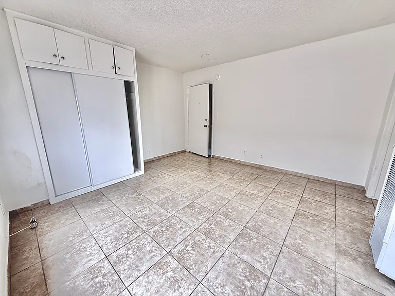 14143 Delano St #5 — Photo 3