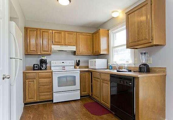 3rd image of 2137 Fairfax Ave Unit 11