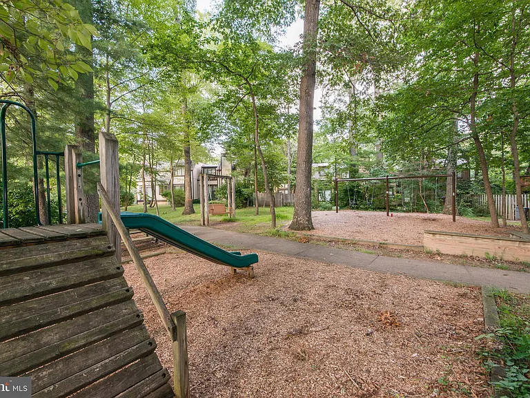 1502 Farsta Ct — Photo 30