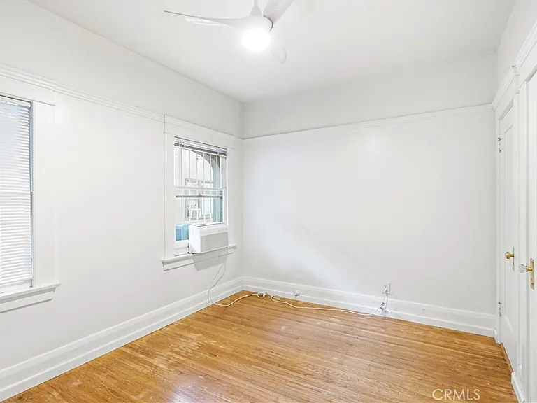 333 W 4th St #13 — Photo 8