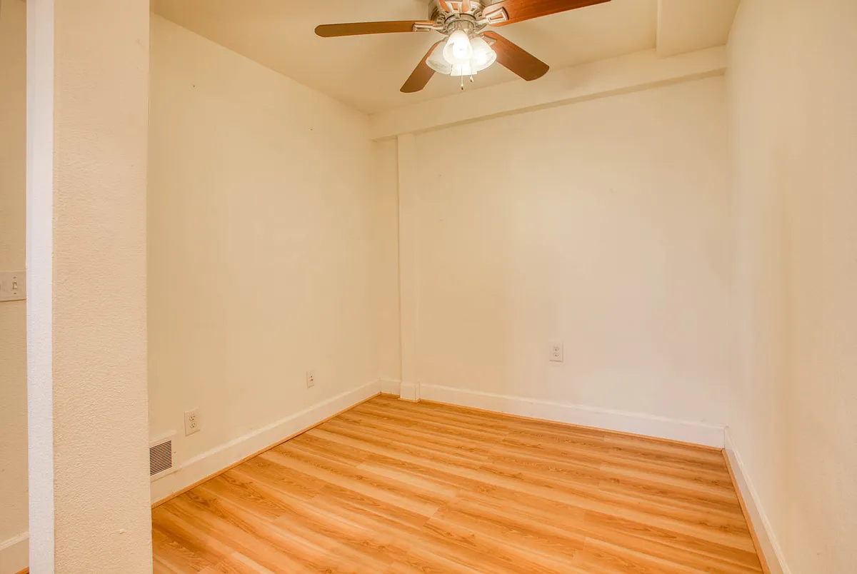 Building Photo - 2136 Alki Ave SW #103