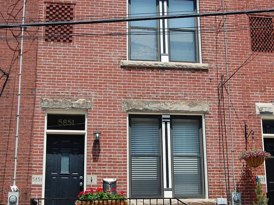 Townhome 2 bed (plus den/office) on beautiful street in Shadyside