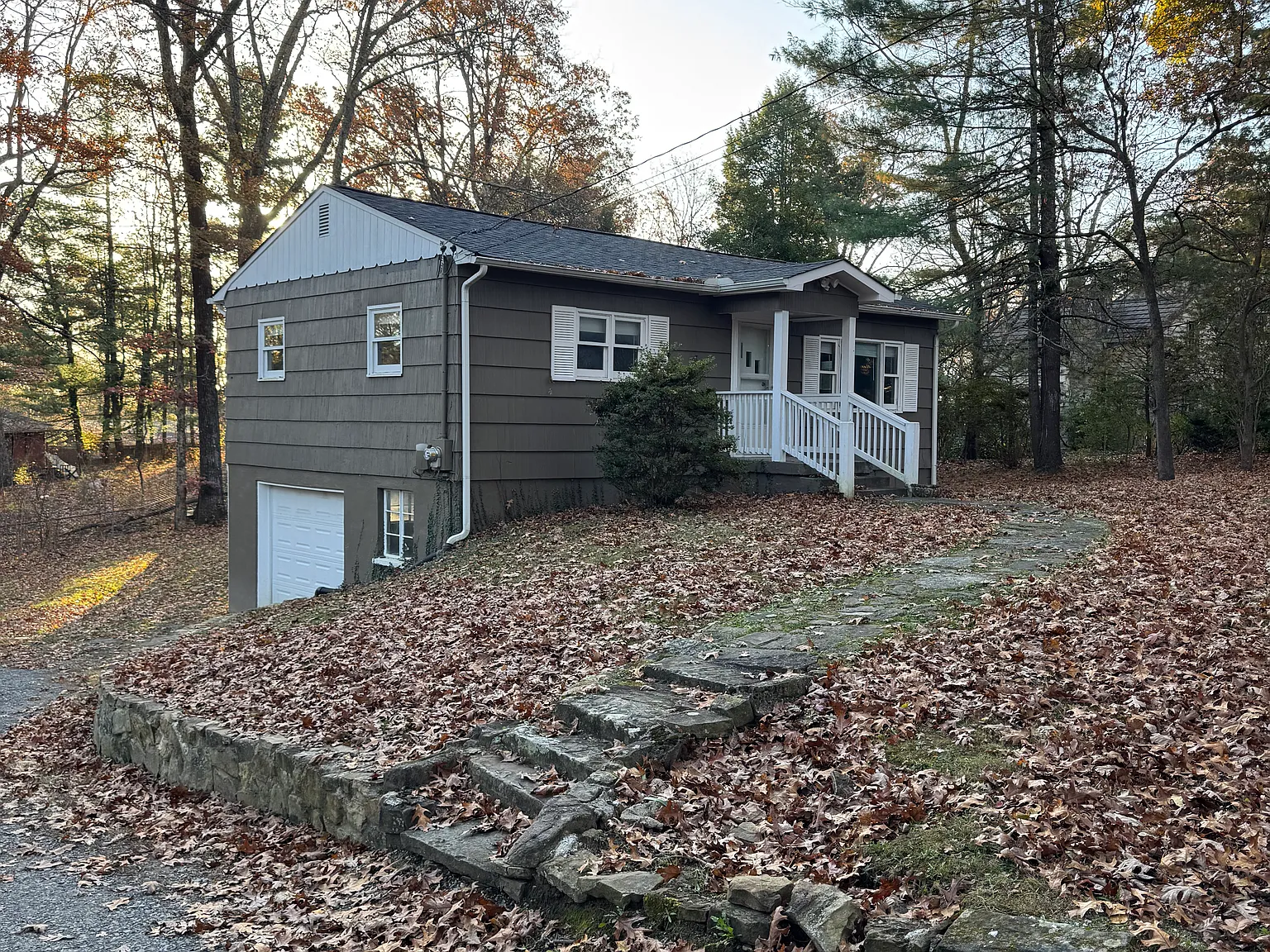 1176 James Blvd — Photo 1