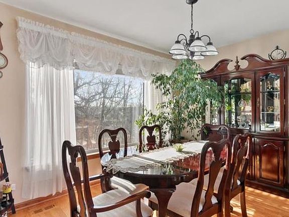 3rd image of 167 W Honeysuckle Ct