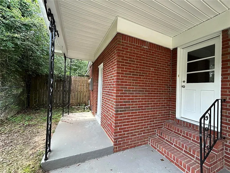 506 Seville Dr — Photo 44