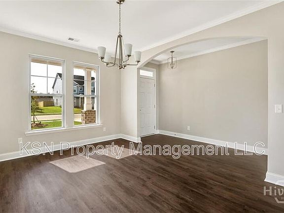 3rd image of 196 Brickhill Cir