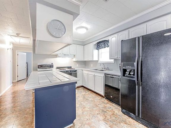 4th image of 313 Buquet St