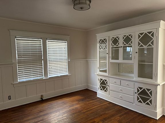 2nd image of 605 W 41st St #607