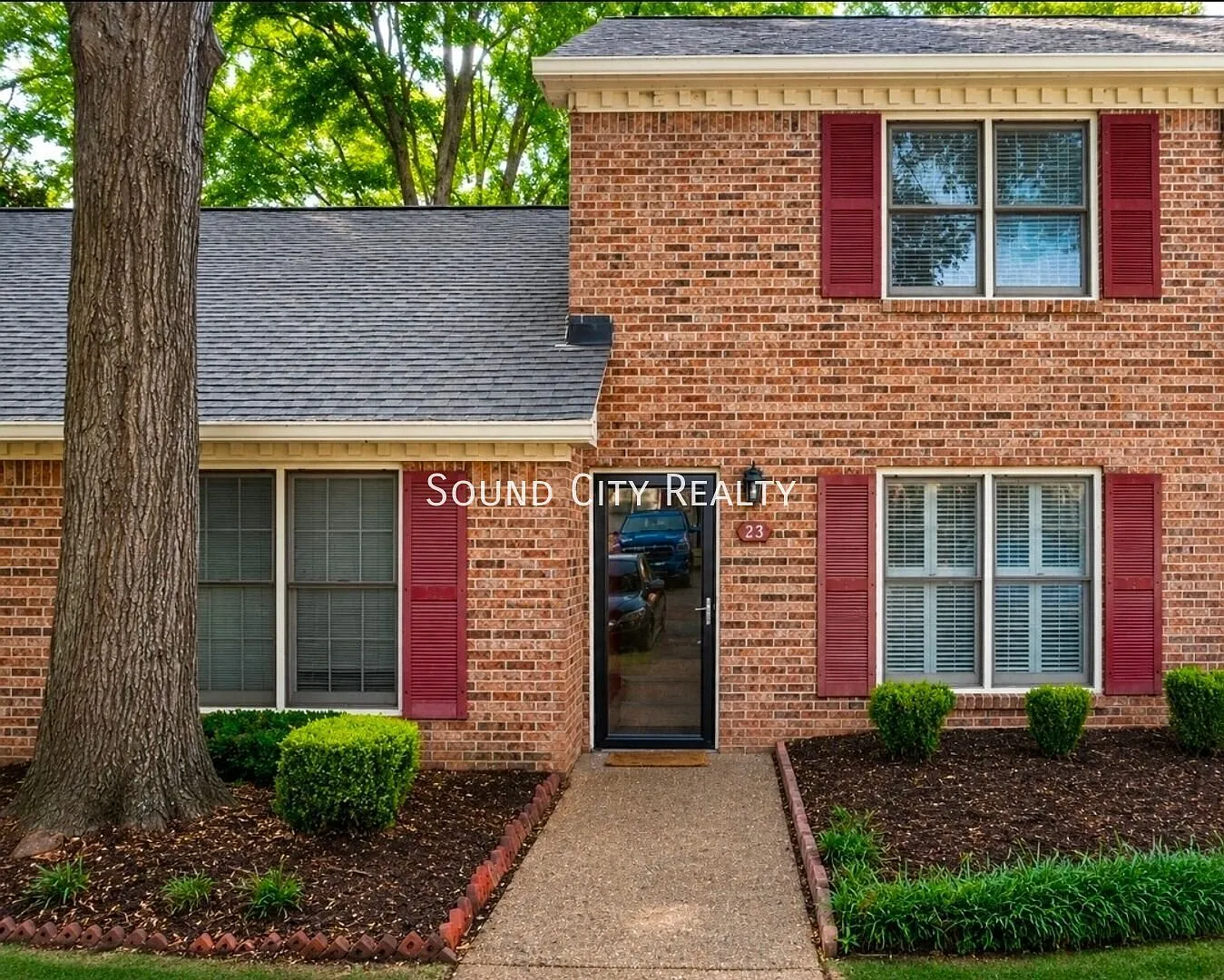 Donelson Townhome, walk to Sweetmilk and Salento restaurant, reserved parking, pet friendly — Photo 1